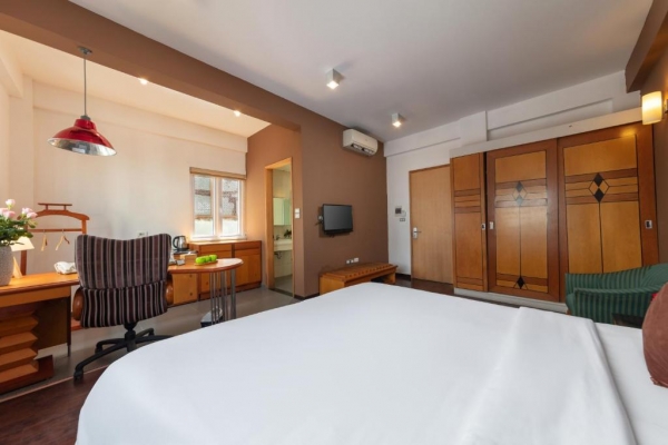 Golden Sunshine Villa Hotel and Travel