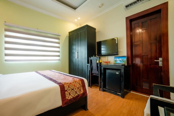 Lake View Hotel & Travel