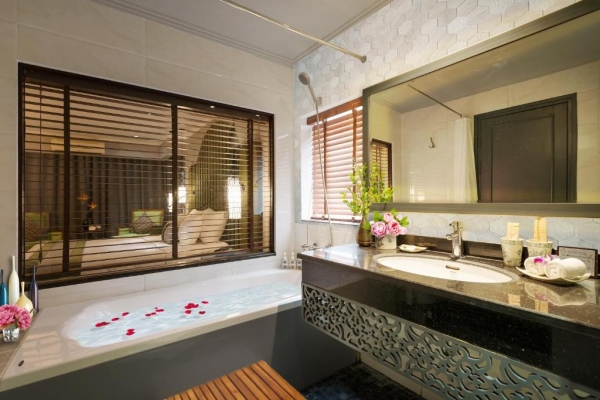 Hanoi Center Silk Hotel & Travel