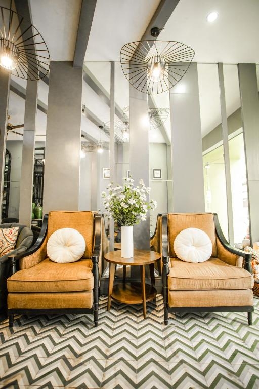 Hanoi Center Silk Hotel & Travel