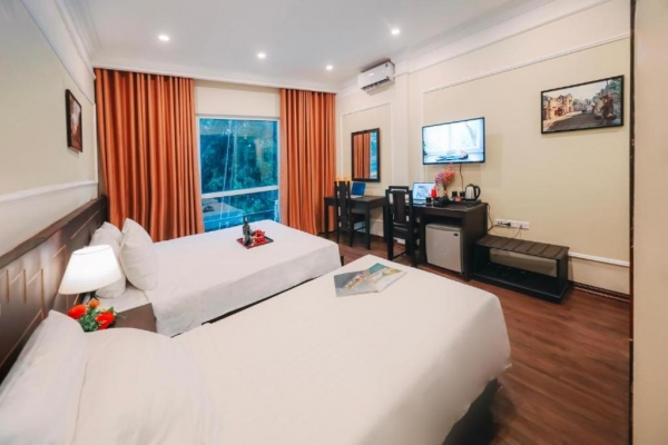 Lake View Hotel & Travel