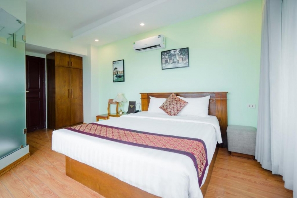 Lake View Hotel & Travel