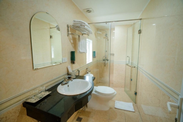 Lake View Hotel & Travel