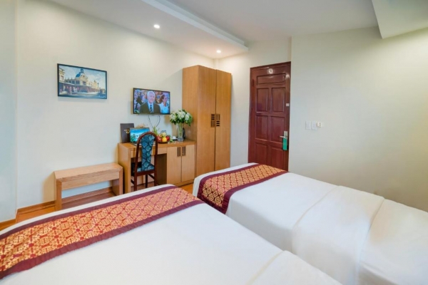 Lake View Hotel & Travel