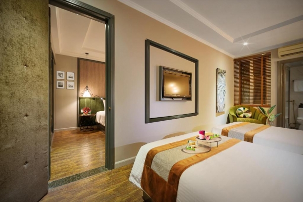 Hanoi Center Silk Hotel & Travel