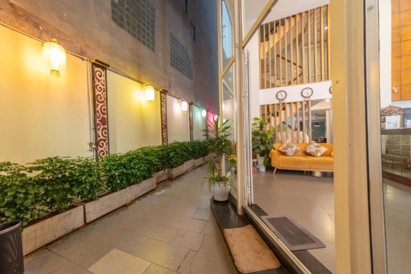Golden Sunshine Villa Hotel and Travel