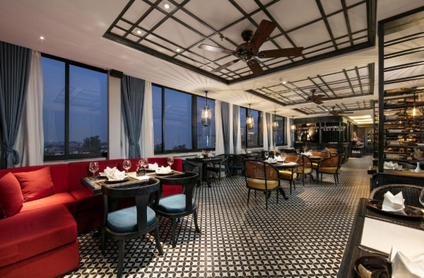 Shining Central Hotel & Spa