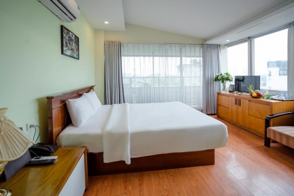 Lake View Hotel & Travel
