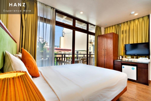 The Artisan Lakeview Hotel
