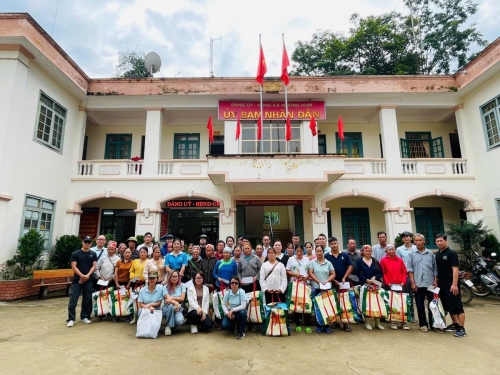 The delegation of the Hoan Kiem Tourism Association officially set out to enter the flood zone with a volunteer program for people in difficult circumstances to challenge storm YAGI.